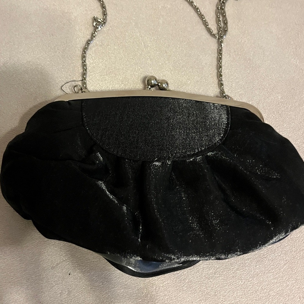 EUC Beautiful Evening Clutch With Chain Strap - Picture 5 of 11
